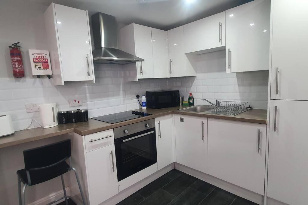 1 Bedroom Flat, Sleeps Up To 5Ppl, City Center Cardiff Exterior foto